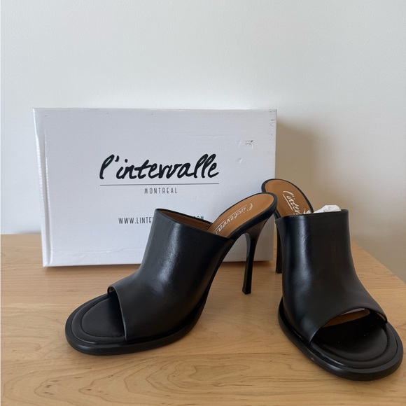 L'INTERVALLE Black Open-Toe Heeled Mules - Picture 2 of 3